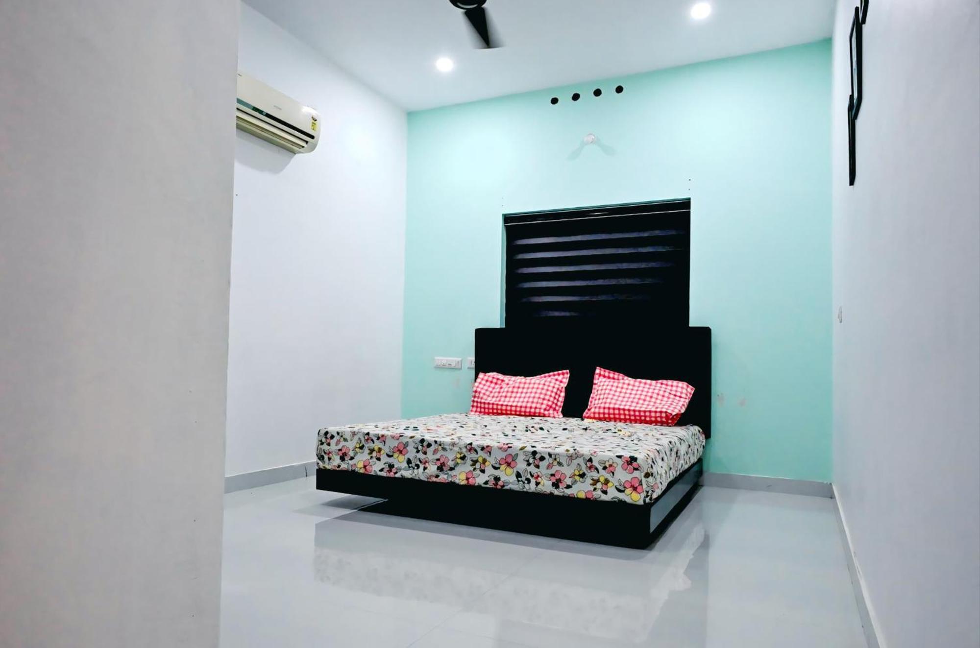 Elamkulam Penthouse - 3Bhk Ac With Kitchen - Kochi Apartment Chottanikara Bagian luar foto