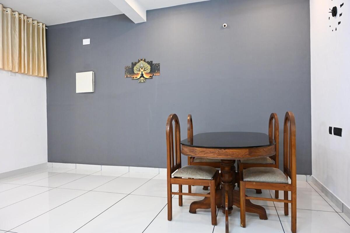 Elamkulam Penthouse - 3Bhk Ac With Kitchen - Kochi Apartment Chottanikara Bagian luar foto