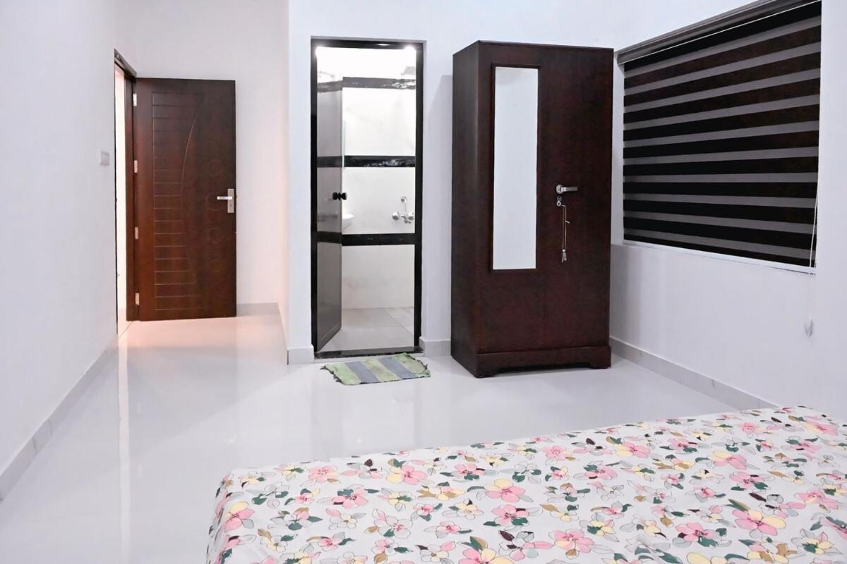 Elamkulam Penthouse - 3Bhk Ac With Kitchen - Kochi Apartment Chottanikara Bagian luar foto