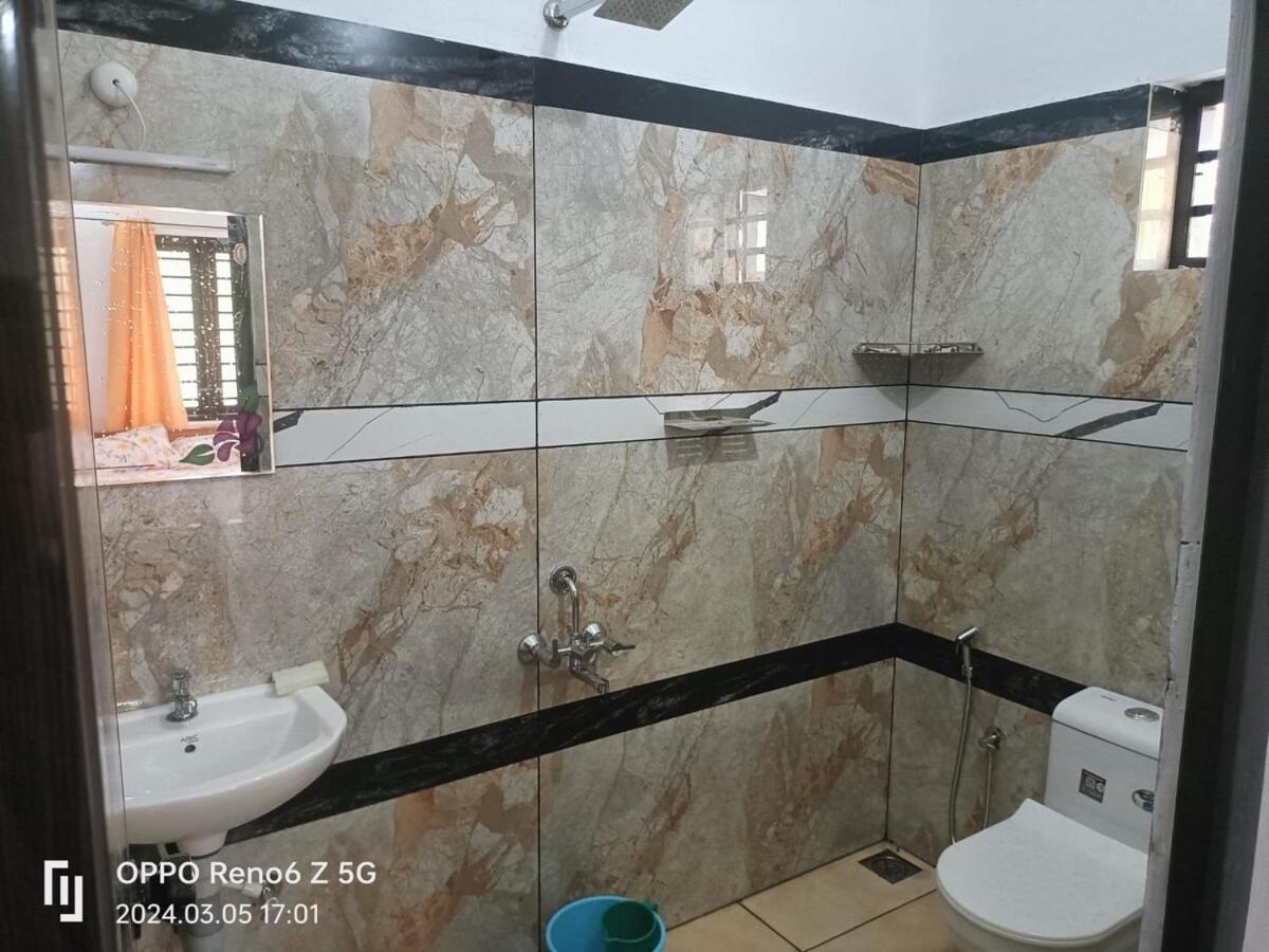 Elamkulam Penthouse - 3Bhk Ac With Kitchen - Kochi Apartment Chottanikara Bagian luar foto